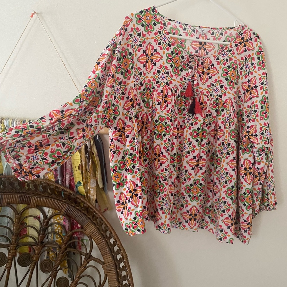 Crown and Ivy excellent condition geometric print top